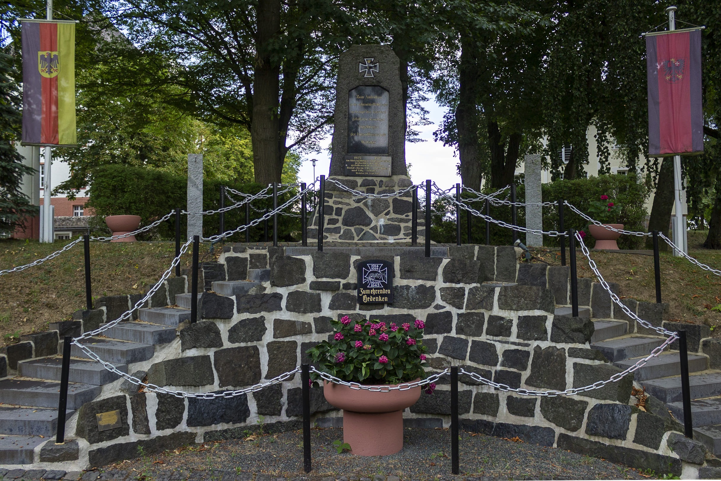 Denkmal zu Ehren der gefallenen Angehörigen der Unteroffiziersschule der Spilburg in Wetzlar